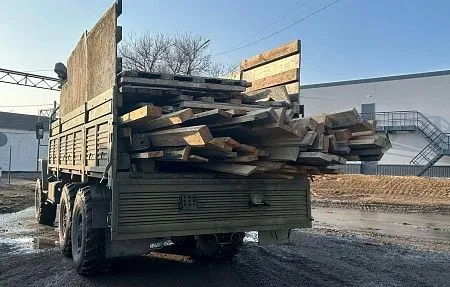 Сегодня передали пиломатериал приехавшим из зоны СВО российским солдатам.