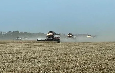 В ЗАО "Кировский конный завод" уборочная кампания завершена.