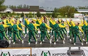 Стартует новый набор в танцевальный ансамбль Кировского конного завода.